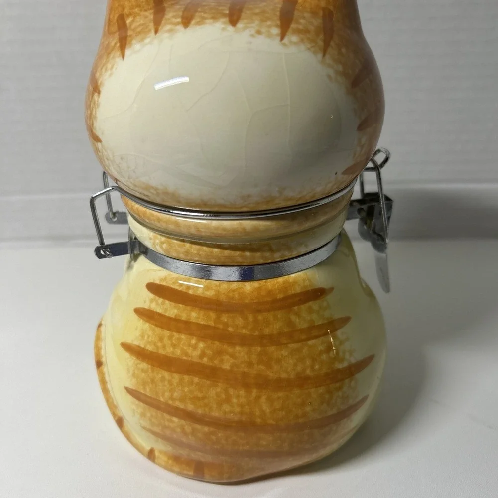 Boston Warehouse Hand Painted HIndged Jar, Storage Container, Sitting Pretty Cat